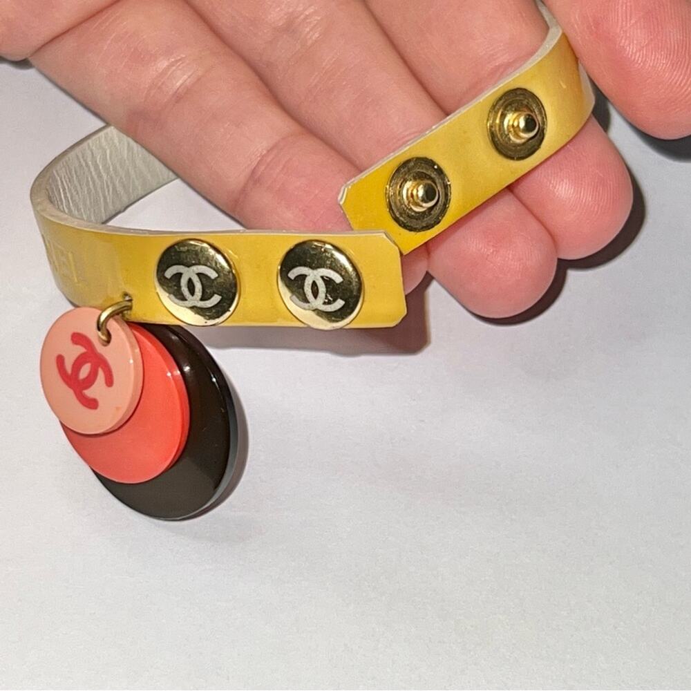 AUTH VTG Coco CHANEL Yellow Leather & Logo Charm Snap Button Bracelet Wrap Cuff - Picture 12 of 16